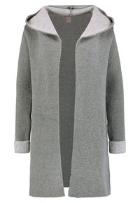 Grå lång kofta i mjukt material, med huva och kontrasterande ljusgrå muddar, öppen framsida och texturerad yta.