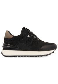Scarpe sportive nere realizzate in tessuto nero testurizzato, con dettagli in pelle e una suola intermedia bianca. Presentano lacci rotondi e una linguetta sul tallone di colore contrastante.