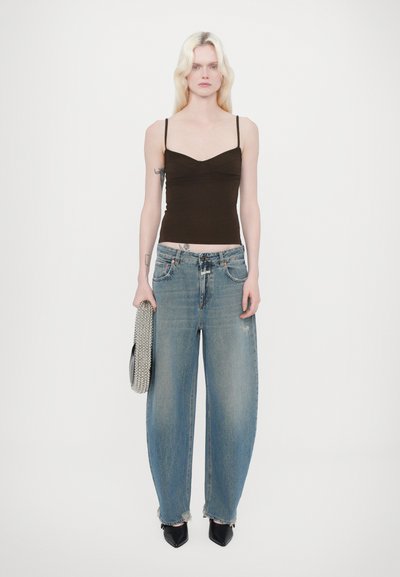 CLOSED JAZZIE - Baggy jeans - mid blue