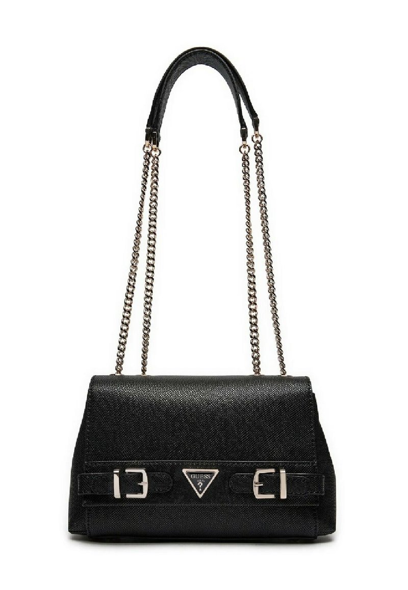 Borsa nera texture con una forma strutturata, manici a catena argentei e dettagli metallici. Presenta un logo sul davanti e fibbie decorative.