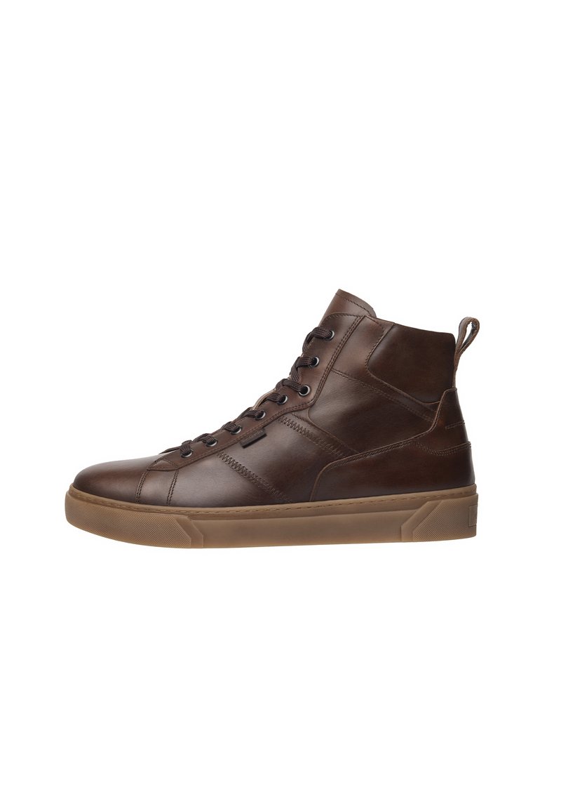 Sneaker alte in pelle marrone con finitura liscia, punta rotonda, design con lacci e suola in gomma caratterizzata da una leggera texture.