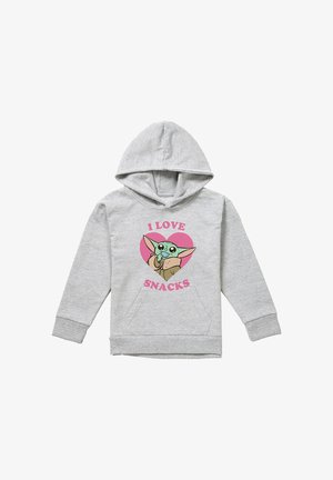 Hellgrauer Hoodie mit einer Cartoon-Abbildung von Baby Yoda, der einen Snack isst, eingebettet in ein pinkes Herz, mit dem Text "I LOVE SNACKS" oben und unten.