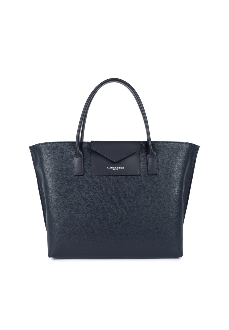 Borsa tote in pelle blu navy con superficie testurizzata, doppi manici e tasca con patta; presenta il logo del marchio in argento sul pannello anteriore.