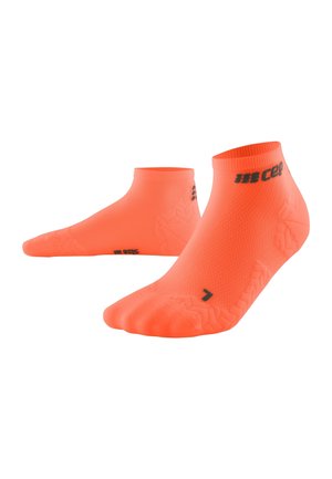 COMPRESSION ULTRALIGHT LOW CUT - Sports socks - coral