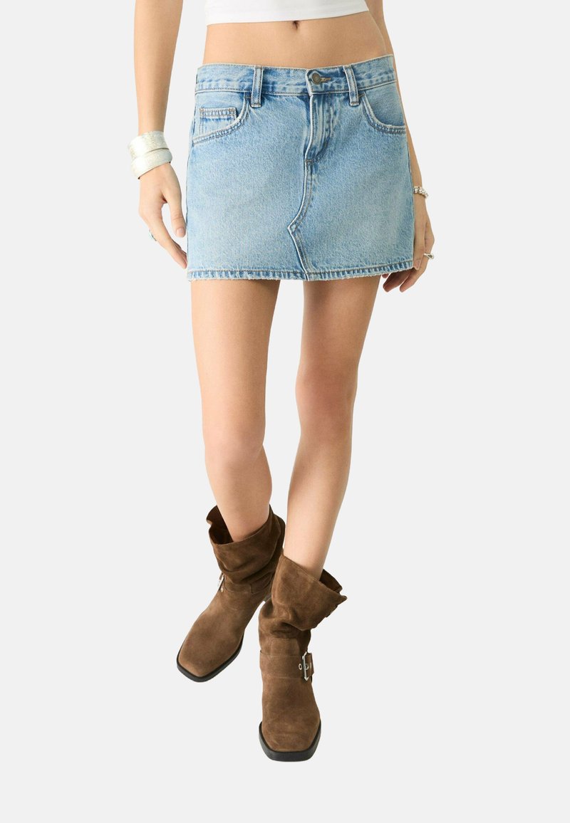 Stradivarius MINI - Jupe en jean - stone blue denim/denim indigo