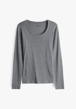Grijs shirt met lange mouwen en ronde hals, gemaakt van zachte stof, plat uitgestald met zichtbare stiksels bij de halslijn, manchetten en zoom.