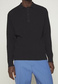 Won Hundred Maglione - black