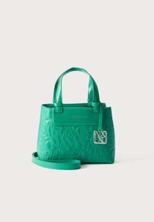 Petit sac à main vert embossé de motifs du logo Armani Exchange, double poignée, bandoulière amovible et une plaque métallique avec logo accrochée sur le côté.
