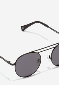 Hawkers Nº9 - Päikeseprillid - black