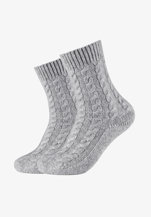 Graue Stricksocken mit einem Kabelstrickmuster, gerippten Bündchen und robuster Verarbeitung. Weiche Textur, geeignet für den Alltag.