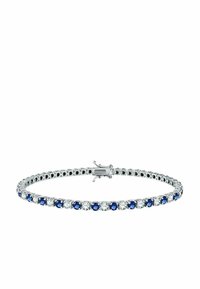 Braccialetto d'argento con gemme blu e trasparenti alternate, dotato di chiusura a gancio e design flessibile e arrotondato.