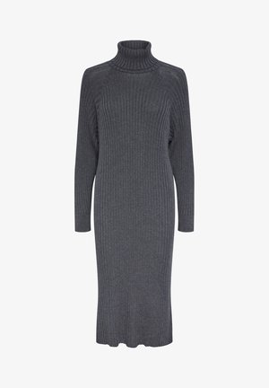 Abito in maglia grigia a coste con collo alto, maniche lunghe e orlo leggermente svasato, caratterizzato da una texture morbida e una silhouette aderente.