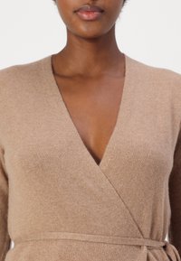 pure cashmere WRAP CARDIGAN - Kardigán - dark beige