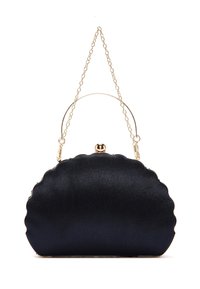 Clutch satin blu navy con bordo ondulato, manico a catena color oro e chiusura a scatto, caratterizzato da una texture liscia e una forma arrotondata.