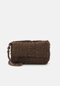 FRIN HOLLIS BAG - Mala de mão - hot fudge brown