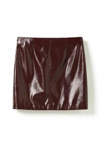 Burgundijska mini krila z bleščečim, strukturiranim materialom, dvema sprednjima guboma in prilegajočo obliko. Gladek zaključek.