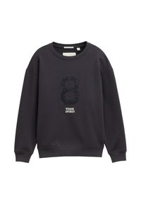 Sweatshirt gris foncé avec un numéro 8 texturé en noir et le texte blanc "TEAM SPIRIT" au centre. Encolure ras du cou et poignets côtelés.