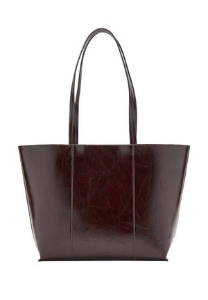Tmavohnedá kožená taška typu tote s hladkou textúrou, štruktúrovaným tvarom, dvoma dlhými rúčkami a vertikálnymi švami na prednej strane.