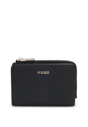 Portofel negru din piele texturată, cu fermoar auriu și logo-ul „HUGO” imprimat pe față, cu formă compactă și dreptunghiulară.