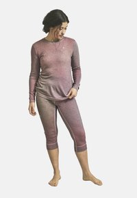 Lightweight, long-sleeve athletic top and capri leggings in a gradient rose color. Soft fabric with seamless design and subtle logo detail.
