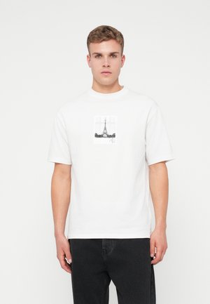 - T-shirt z nadrukiem