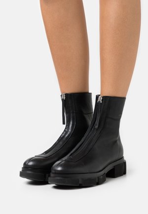 Copenhagen Studios, Bottines - black