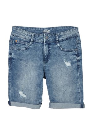 Denimshorts i ljusblått med en sliten textur, uppvikta fållar och subtil blekning. Har fem fickor och stängs med en knapp fram.