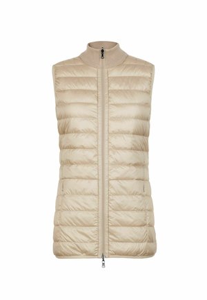 Beżowa ocieplana kamizelka z wysokim kołnierzem, zapinana na zamek, z poziomymi przeszyciami. Gładka faktura z delikatnym połyskiem, charakteryzująca się nowoczesnym wzornictwem.