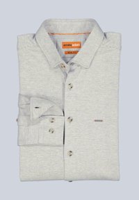 Grau-weiß kariertes Langarmhemd, Slim Fit, mit einem spitzen Kragen, Knopfleiste und einer Brusttasche mit orangefarbenem Akzent.