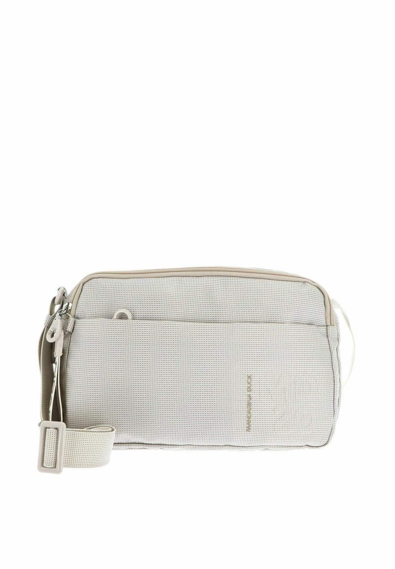 Borsa in tessuto grigio con una struttura texturizzata, dotata di uno scomparto principale con zip, tracolla regolabile e un logo visibile. Presenta una tasca frontale e accessori in metallo.