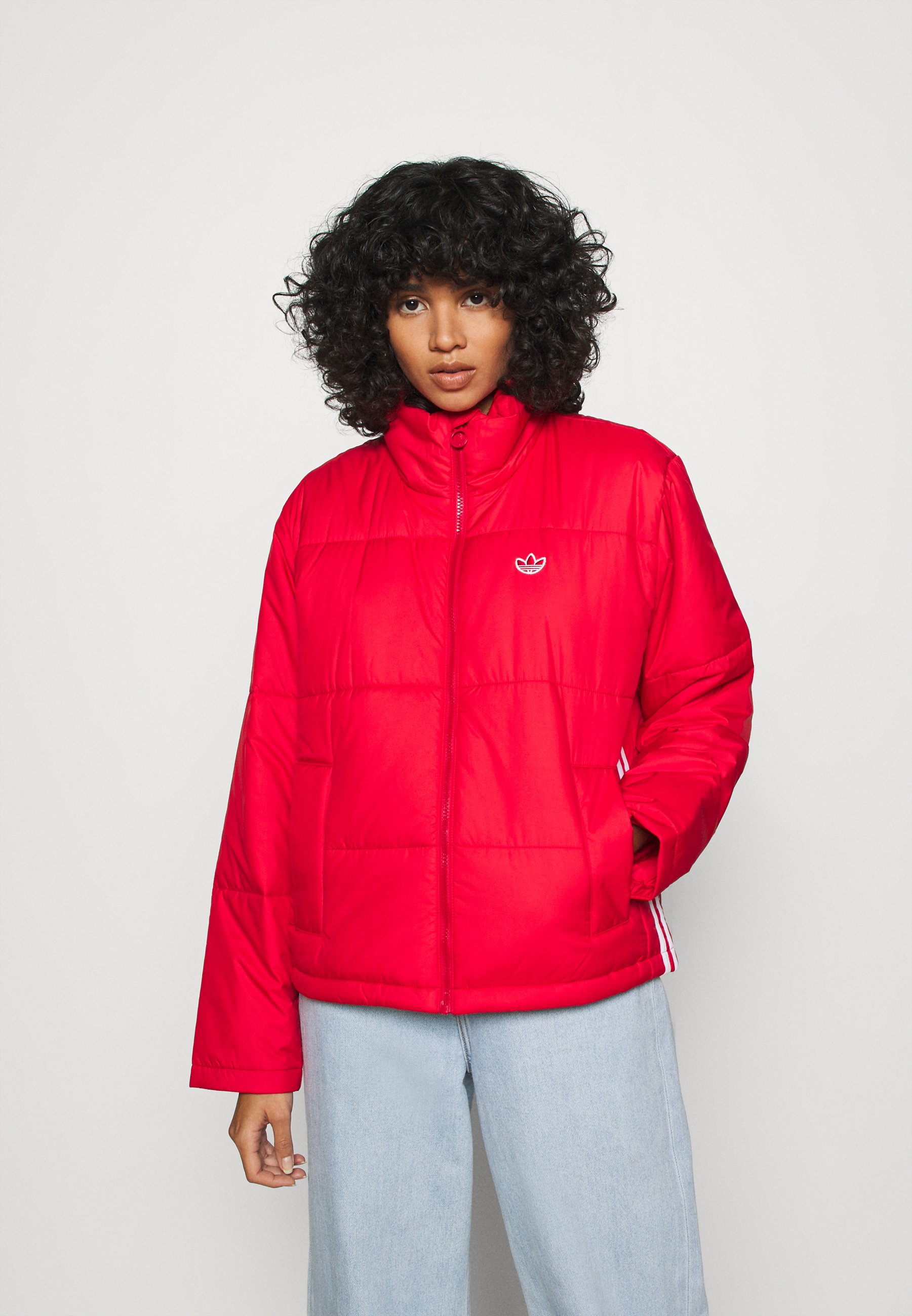 adidas SHORT PUFFER MIDWEIGHT JACKET Overgangsjakke scarlet/ rød - Zalando.dk