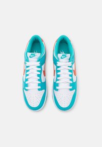 Nike Sportswear DUNK LOW RETRO - Sportbačiai - white/cosmic clay/dusty cactus