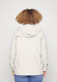 ONLY Carmakoma CARNEWSTARLINE SPRING - Parka - silver lining