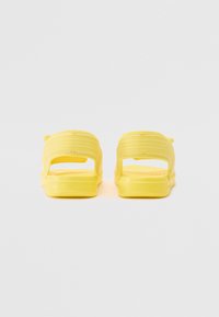 Lacoste SURUKIDS SUMMER PACK UNISEX - Obuća za bazen - yellow/white