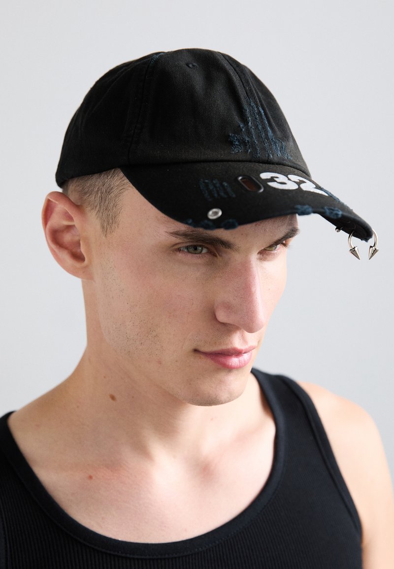 032c MULTIMEDIA UNISEX Cap Washed Black black Denim Zalando de 032c-multimedia-unisex-cap-washed-black-black-denim-zalando-de