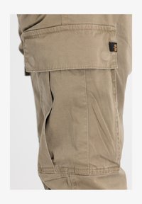 Alpha Industries AIRMAN PANT - Cargohose - taupe