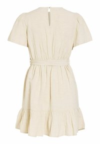 Beež lühikeste varrukatega kleit kogutud vöökoha, volangilise äärega ja väikese taguse klapi nööpidega sulgemisega.