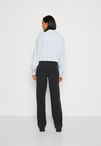Samsøe Samsøe TROUSERS - Nadrágok - washed black