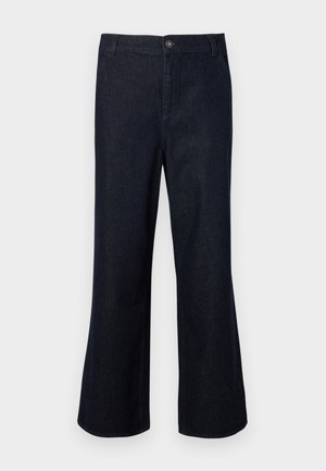 Dunkelblaue Jeans mit ausgestelltem Bein und Knopfvorrichtung, fünf Taschen und klassischem Schnitt. Der Stoff hat eine glatte Textur.