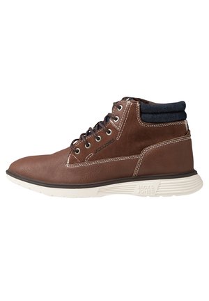 Brun læder- og ruskinds højt sneakers med hvid sål, mørke snørebånd, polstret ankelkrave og Jack & Jones branding på siden og sålen.