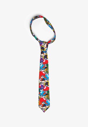 Cravate colorée avec un motif répétitif d'éléments de jeu rouges et bleus, y compris des Poké Balls et divers icônes de personnages, fabriquée en tissu.