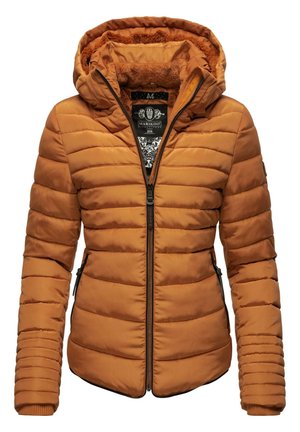 Veste orange rembourrée avec capuche, fermeture éclair à l'avant et poches latérales. Comprend une doublure texturée et un motif à rayures horizontales.