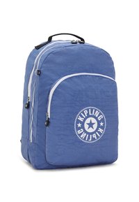Mochila de nylon azul con una superficie texturizada, dos cremalleras, un bolsillo frontal y un logo circular con un diseño de estrella.