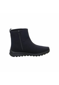 Botas de tobillo de color azul marino con un upper de tela suave, cremallera lateral y suela de goma negra con un patrón texturizado para mayor tracción.