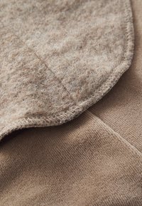 Huttelihut BALACLAVA FLOWER UNISEX - Beanie - camel melange