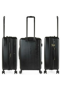 Maleta rígida negra con el logo "DKNY" en relieve, superficie texturizada duradera, asa retráctil y ruedas giratorias de 360 grados.