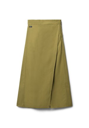 Gonna avvolgente verde oliva realizzata in tessuto leggero, con una texture morbida e una leggera lucentezza, dotata di uno spacco laterale per facilitare i movimenti.
