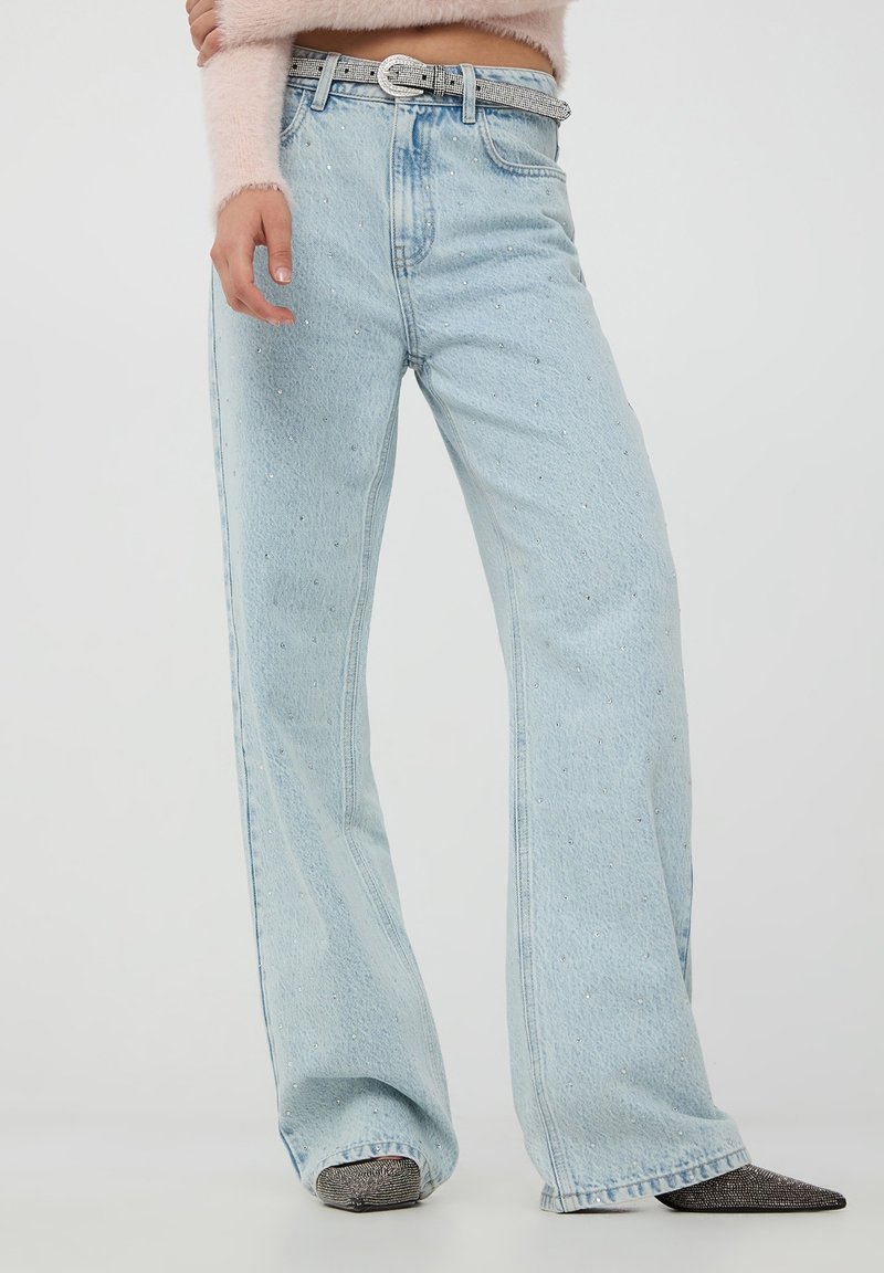 Terranova CON STRASS - Jeans a zampa - blu denim chiaro