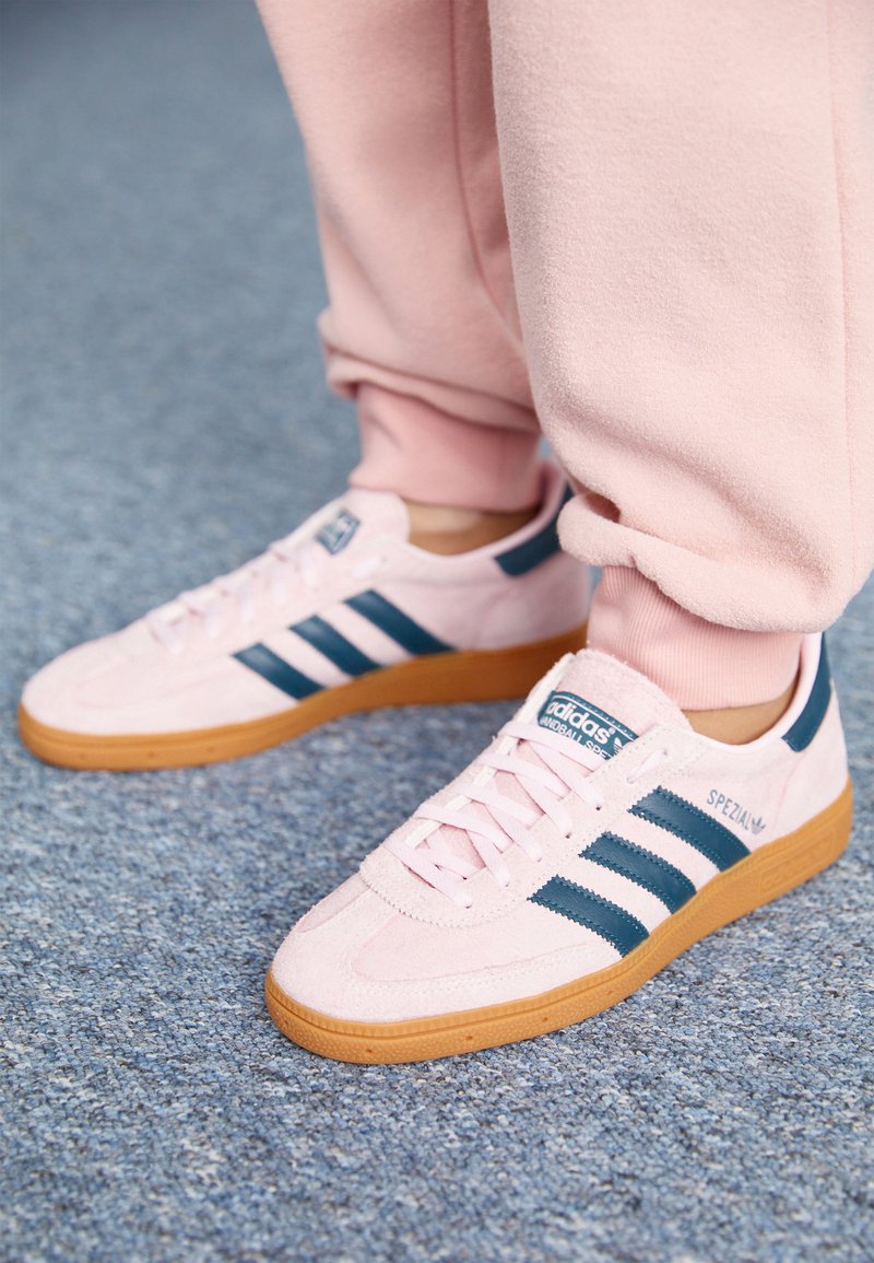 adidas Originals HANDBALL SPEZIAL Baskets basses clear pink