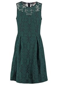 Robe sans manches en dentelle vert foncé avec un corsage ajusté, un col transparent et une jupe évasée arborant un motif géométrique complexe.